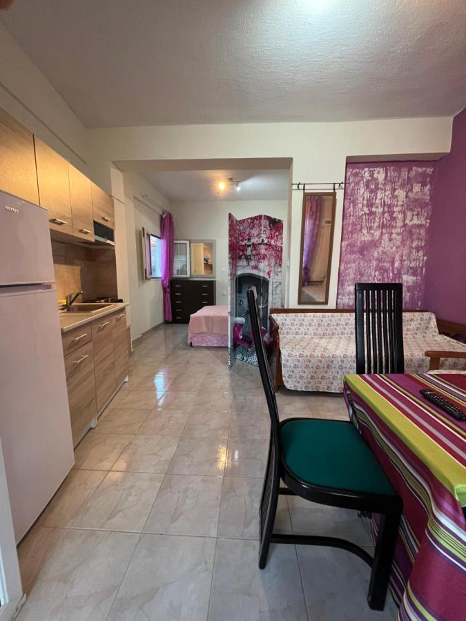 Leonidas Koutsoupia Appartement *
